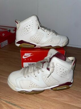 Jordan Kids' Retro Sneakers in White and Maroon